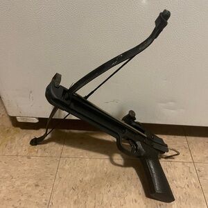 VINTAGE MAAN CHANG CROSSBOW PISTOL